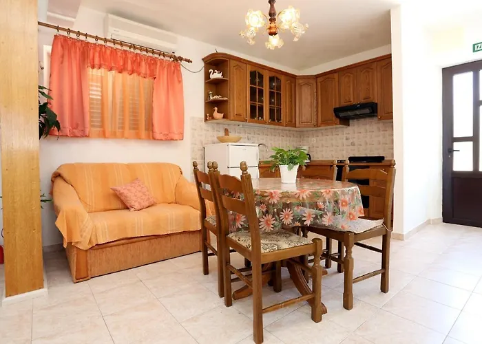 With Parking Space Lumbarda, Korcula - 4352 鲁巴达