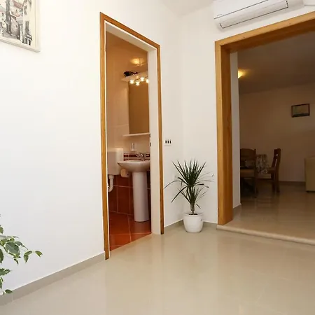 Appartamento With Parking Space Lumbarda, Korcula - 4352 Lumbarda